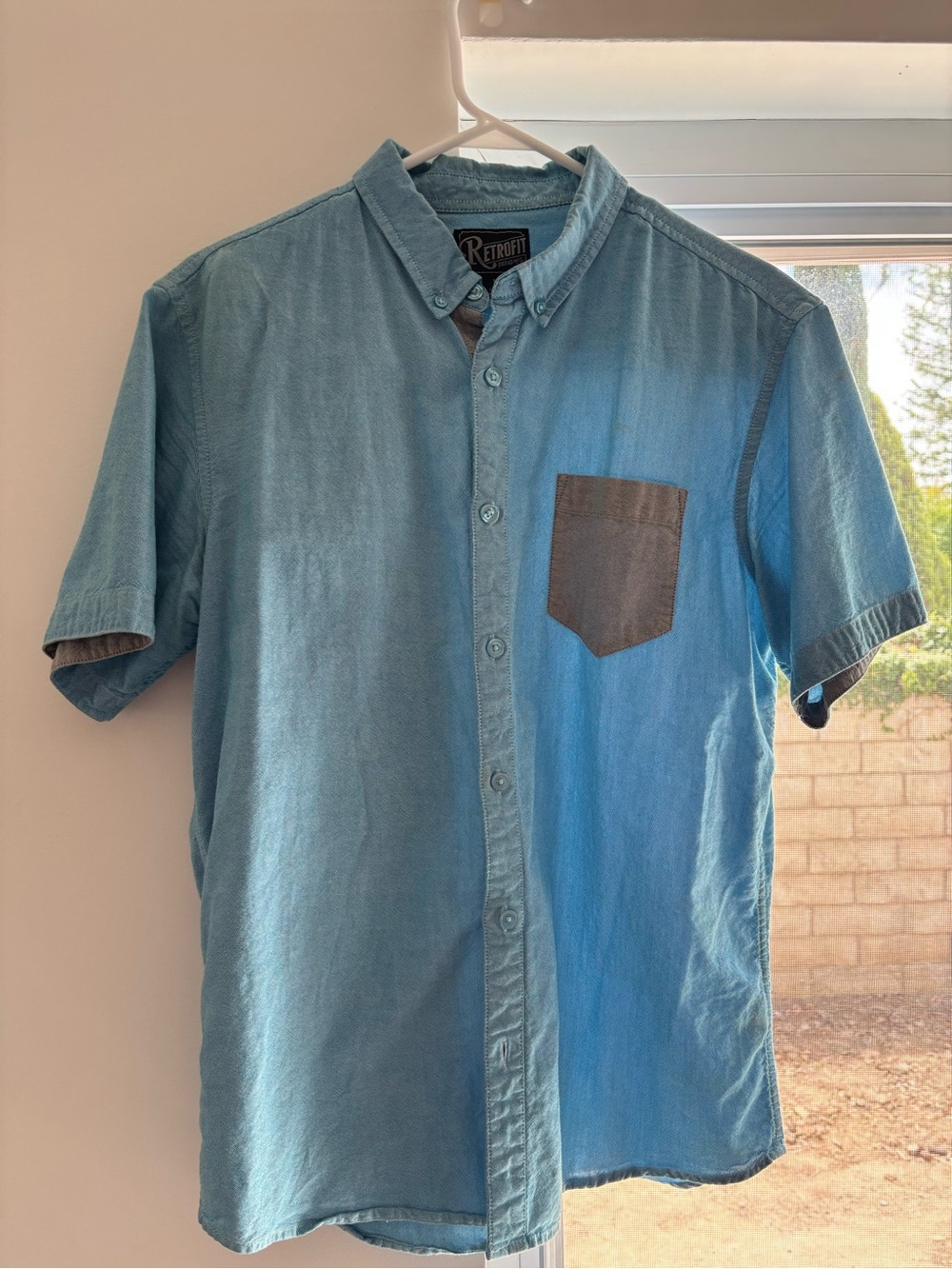 Retrofit Light Blue Short-Sleeve Button-Down with Contrast Pocket